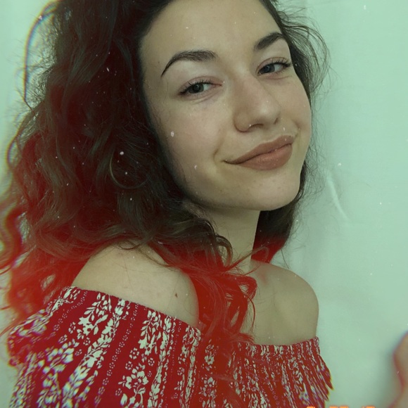 Meet your Posher, Olivia - Picture 1 of 1